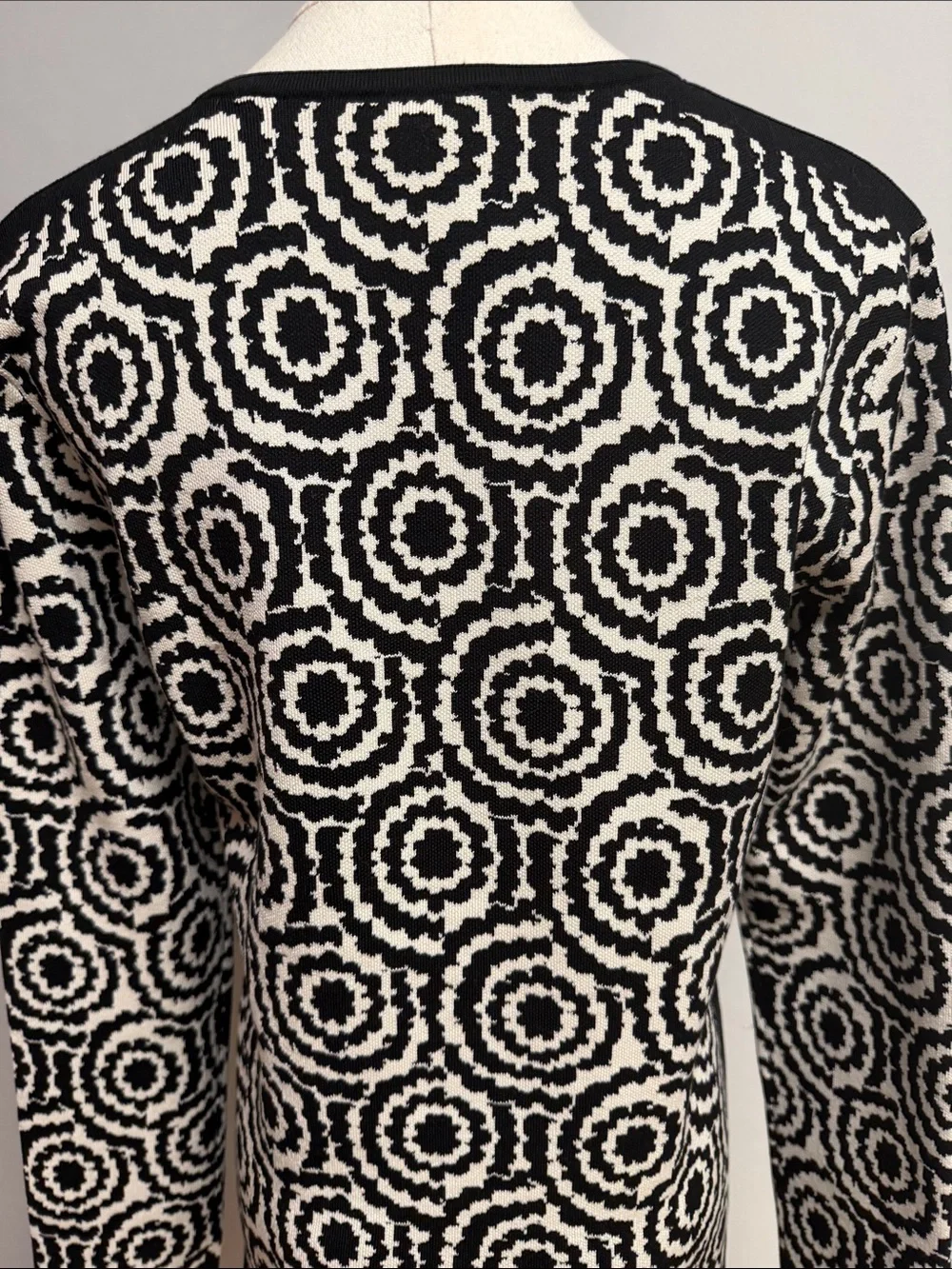 Doncaster Black & White Geometric Circle Print Crewneck Sweater Size Medium